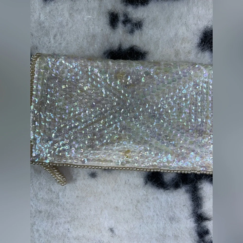 La Regale Women’s Ivory  Embroidered Vintage Sequin Clutch Bag